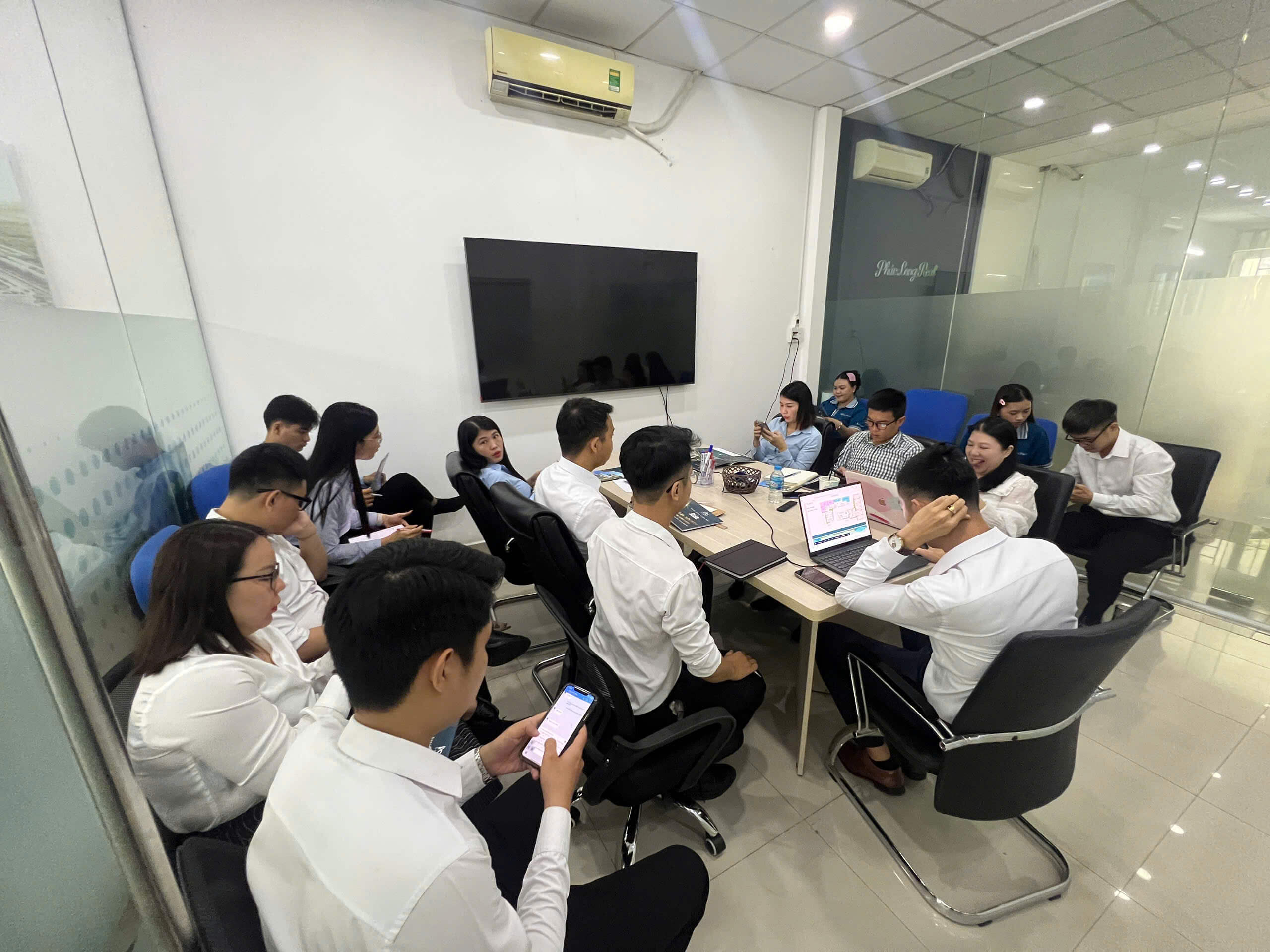 MÔI TRƯỜNG LÀM VIỆC NĂNG ĐỘNG