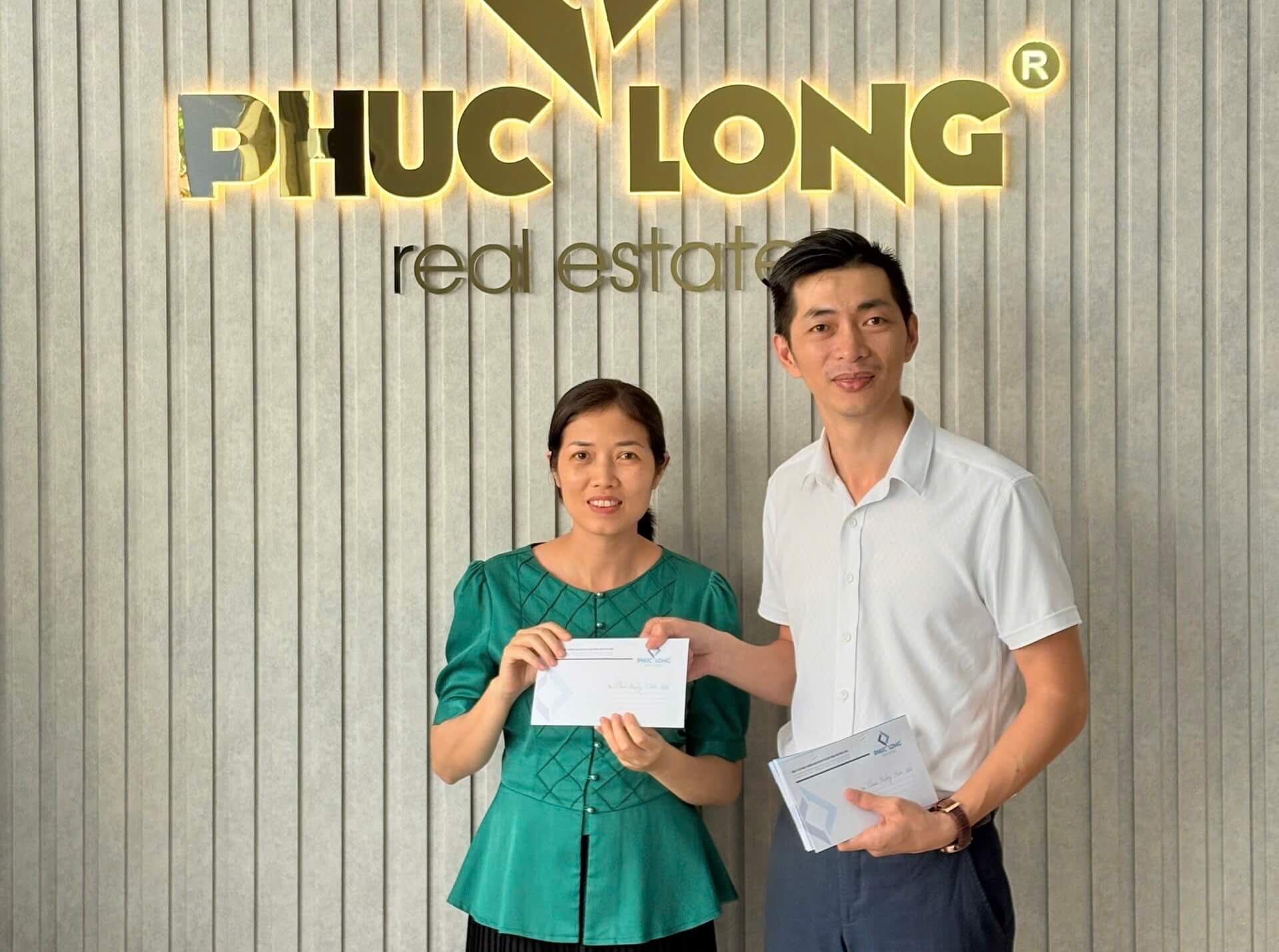 HOA HỒNG NHANH GỌN VINH DANH CỐNG HIẾN