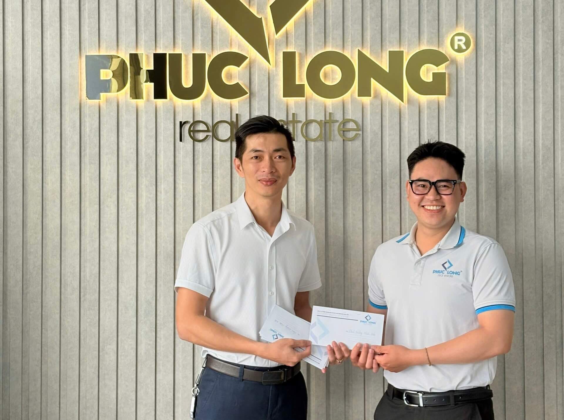 HOA HỒNG NHANH GỌN VINH DANH CỐNG HIẾN