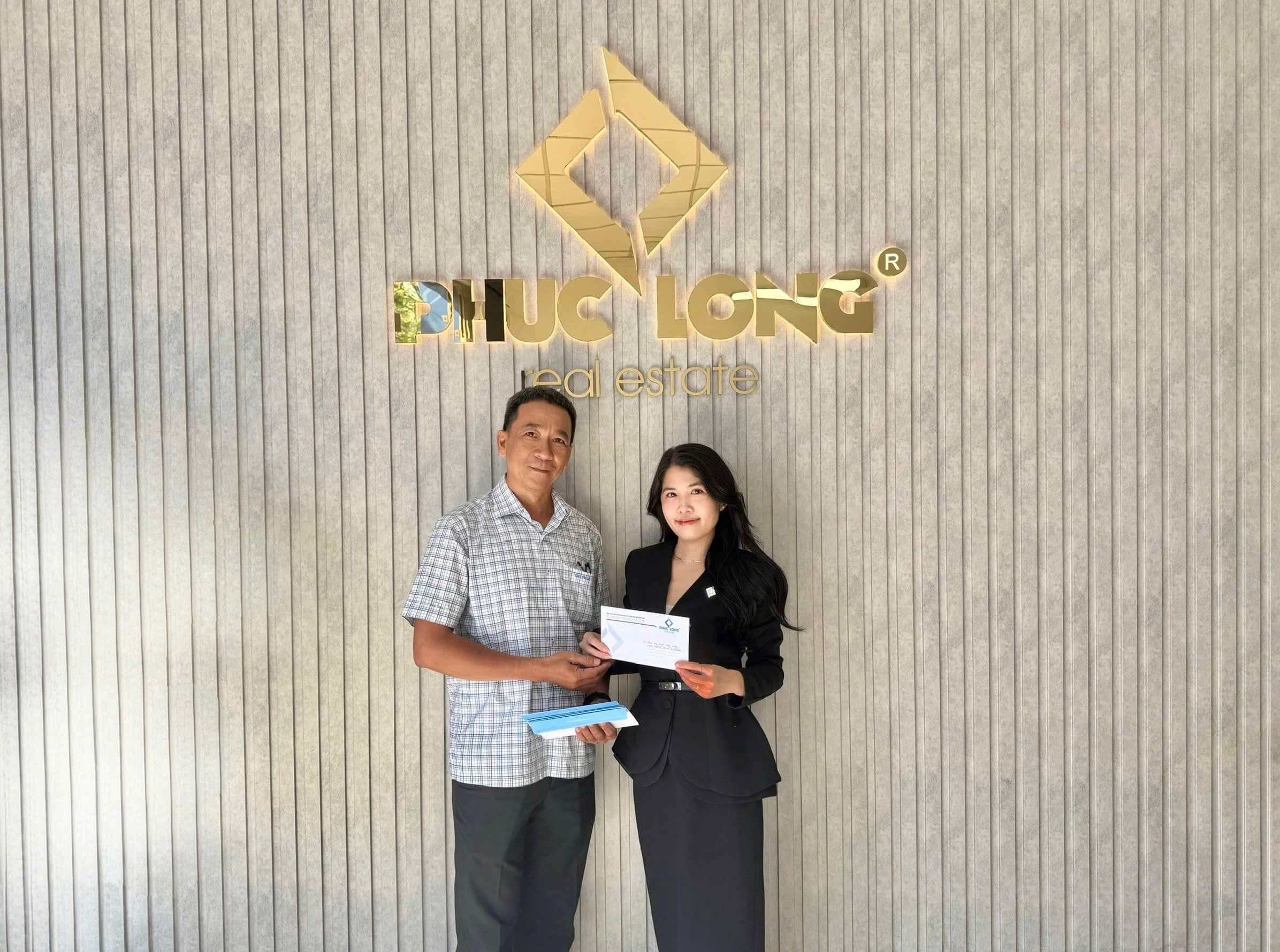 HOA HỒNG NHANH GỌN VINH DANH CỐNG HIẾN