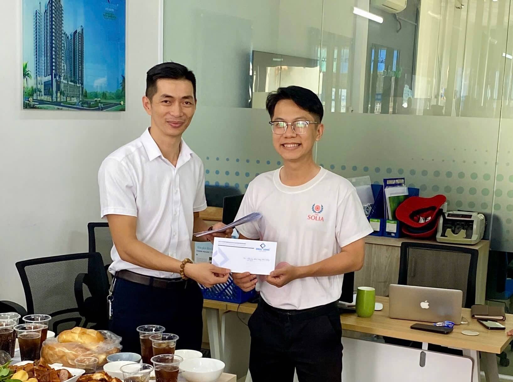 HOA HỒNG NHANH GỌN VINH DANH CỐNG HIẾN