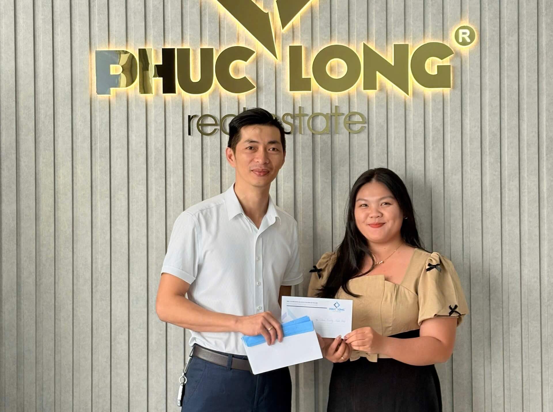 HOA HỒNG NHANH GỌN VINH DANH CỐNG HIẾN