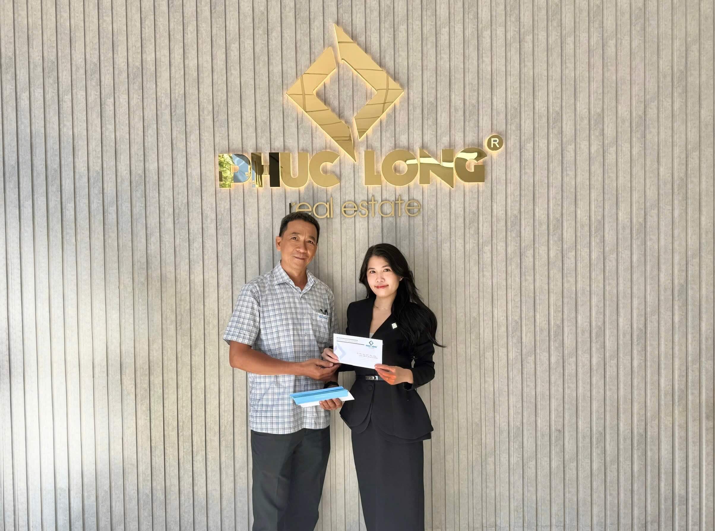 HOA HỒNG NHANH GỌN VINH DANH CỐNG HIẾN