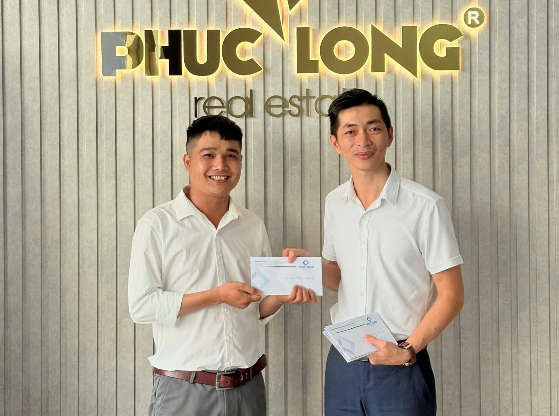 HOA HỒNG NHANH GỌN VINH DANH CỐNG HIẾN